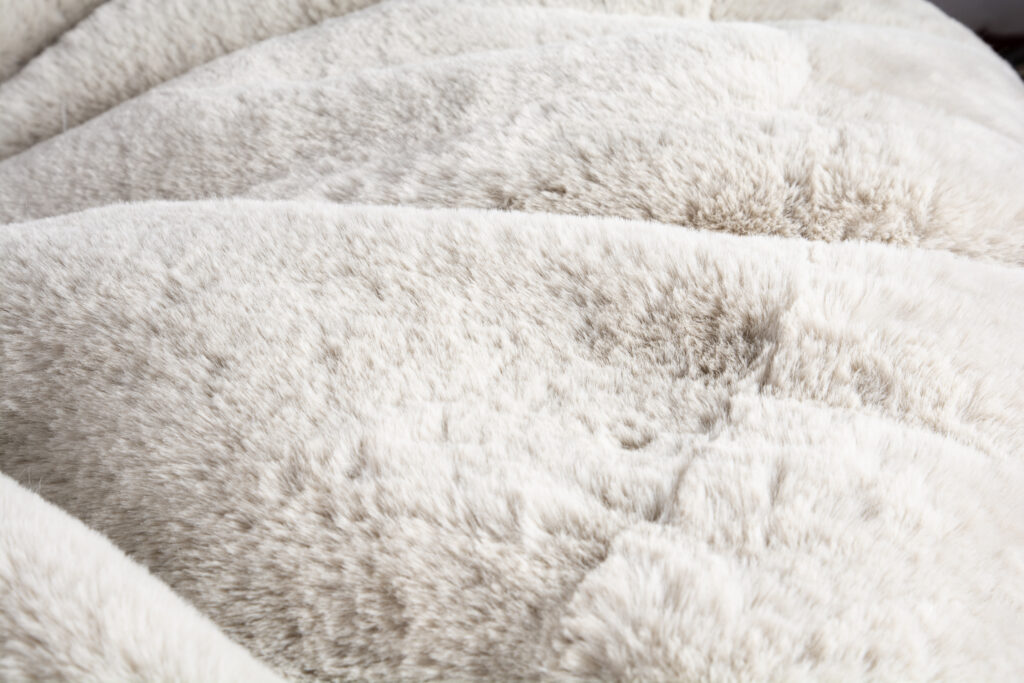 Kott tool Big Fluffy – Hall-Beež
